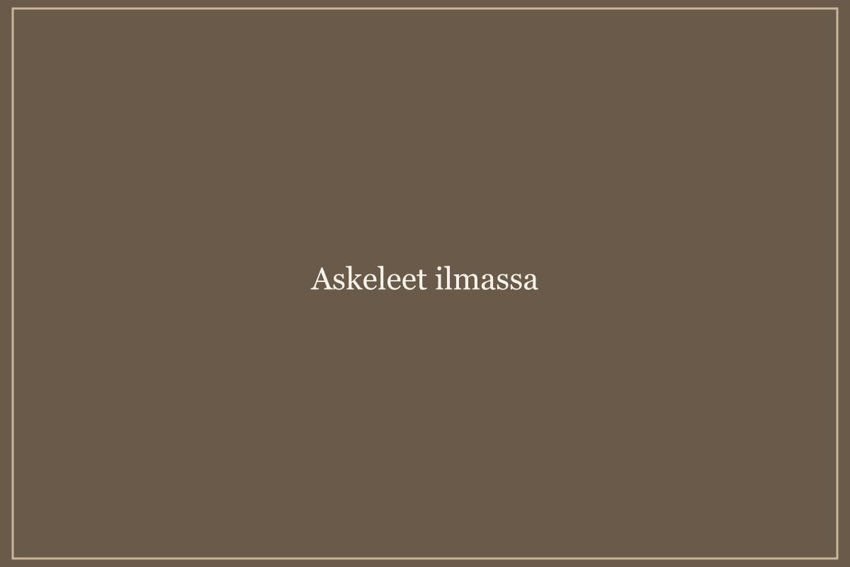 Hahmo liikkeessä, askeleet ilmassa.