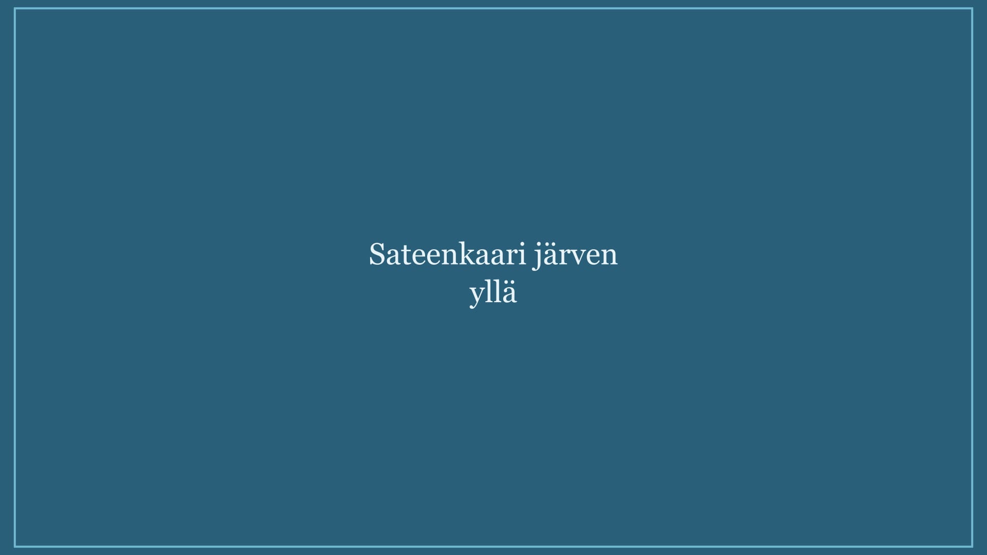 Laaja järvimaisema ja valo pilvien lomassa.