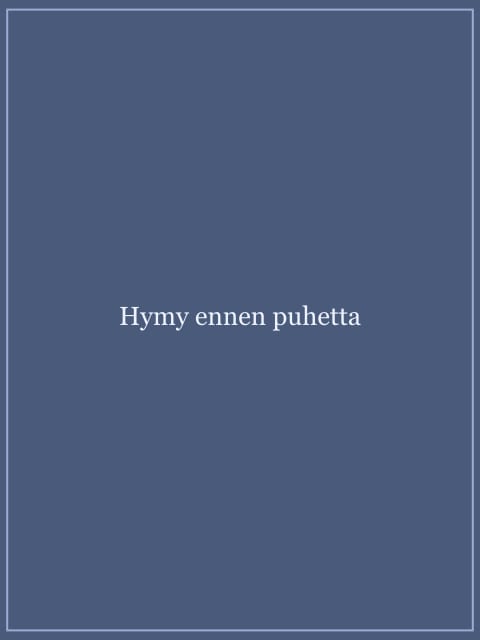 Naisen kasvot ja sumuinen tausta.
